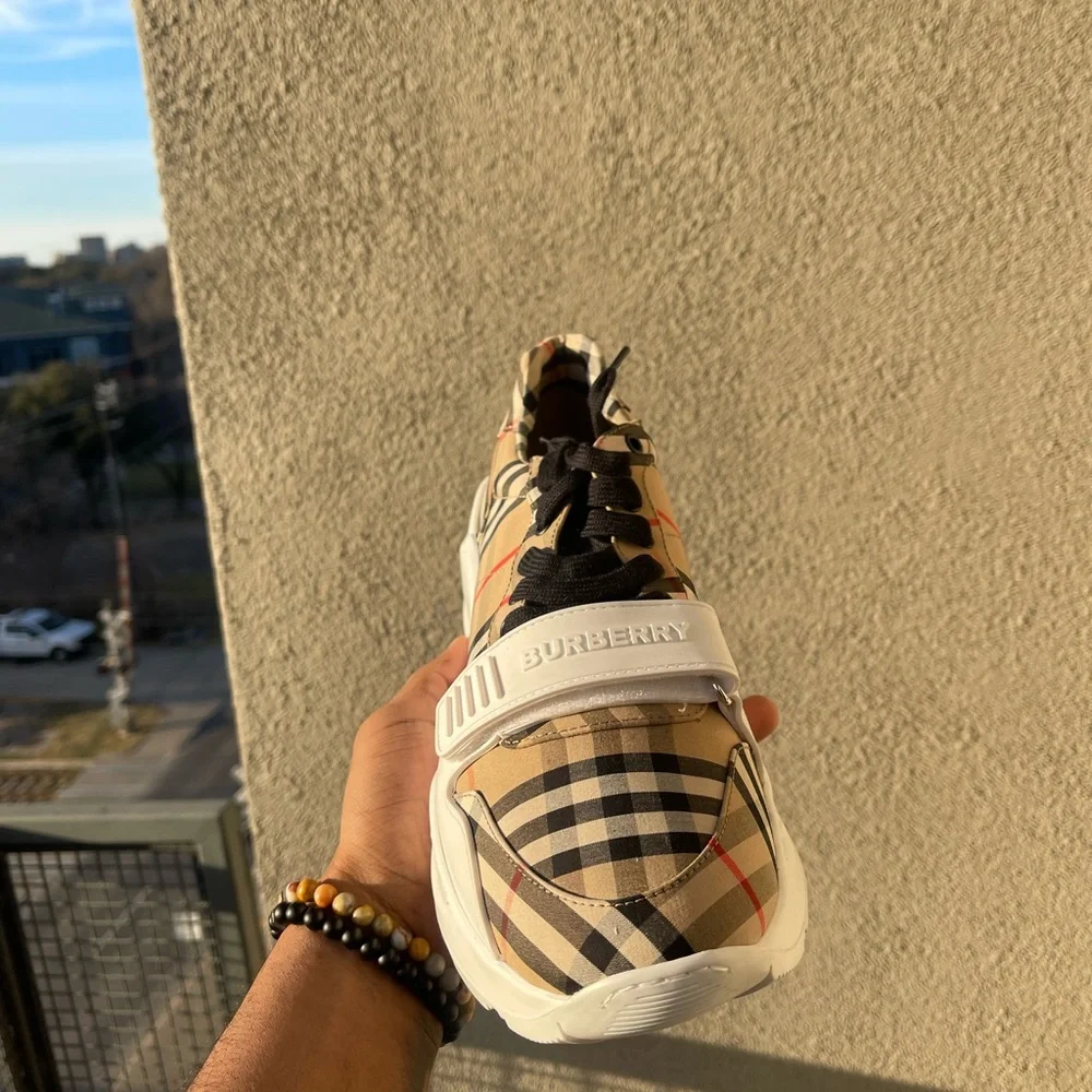 Burberry Men Trainers Size 45 - Picture 6 of 7